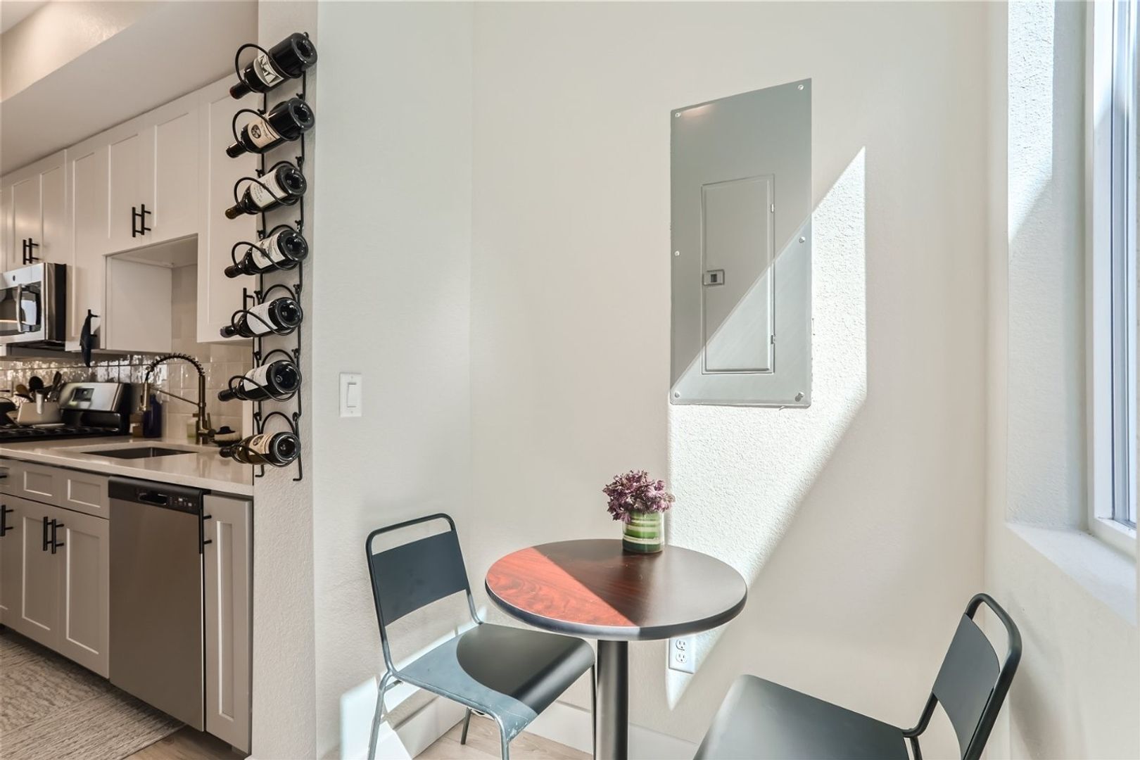 Building Photo - 1277 Yates St