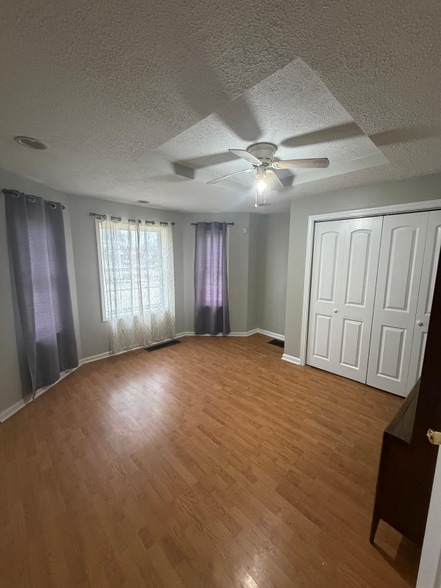 Building Photo - 3037 Meredith Ave