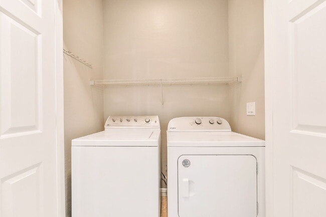 Building Photo - 55 and older Neighborhood in SOLERA DEL WEBB.  2 Bedroom, 2 bathroom