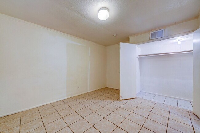 Building Photo - 251 W Northern Ave