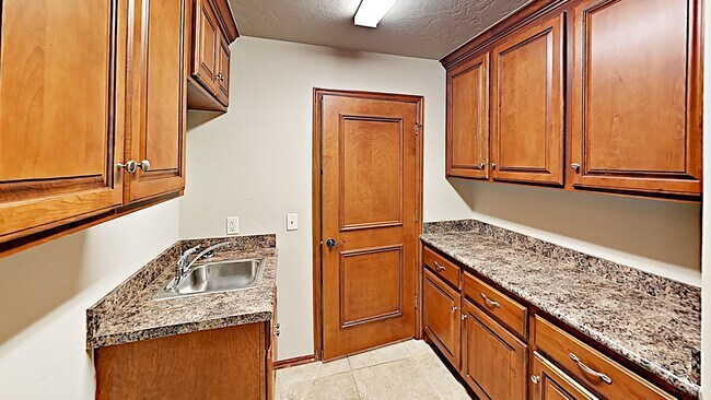 Building Photo - Very Nice 3 Bedroom 2.5 Bathroom House + Office