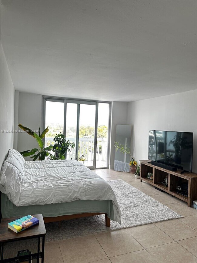 Building Photo - 13155 Ixora Ct