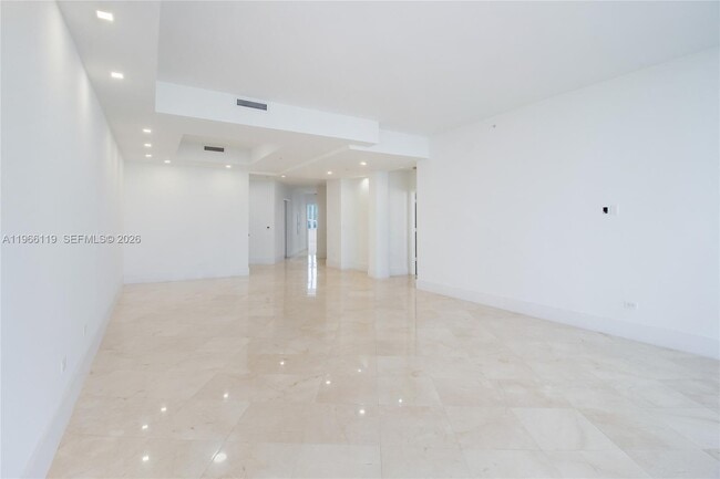 Building Photo - 848 Brickell Key Dr