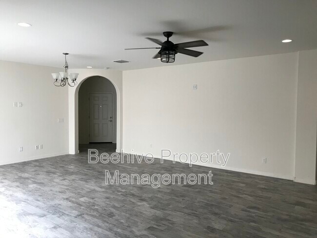 Building Photo - 3014 N 72nd St