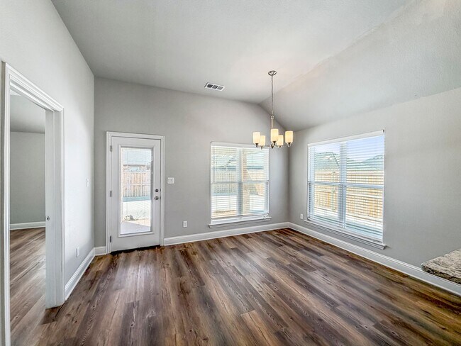 Building Photo - Beautiful and Nearly New 4BR 2BA Home w/ Stylish Finishes + Car Garage in Sherman