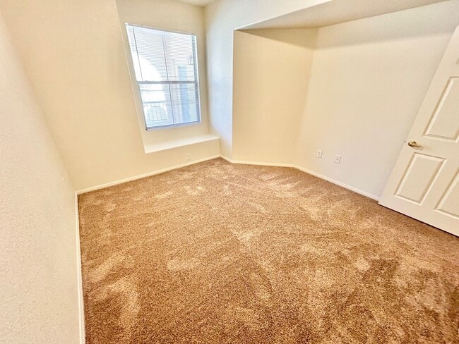 Building Photo - BEAUTIFUL 1 BEDROOM, 1 BATHROOM CONDO LOCA...