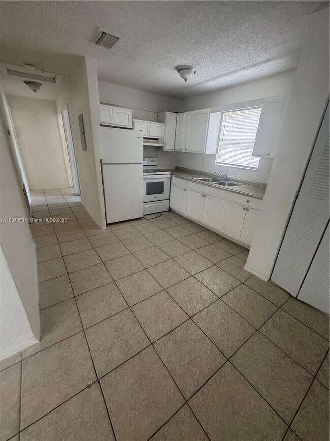 Primary Photo - 2856 NW 14th St