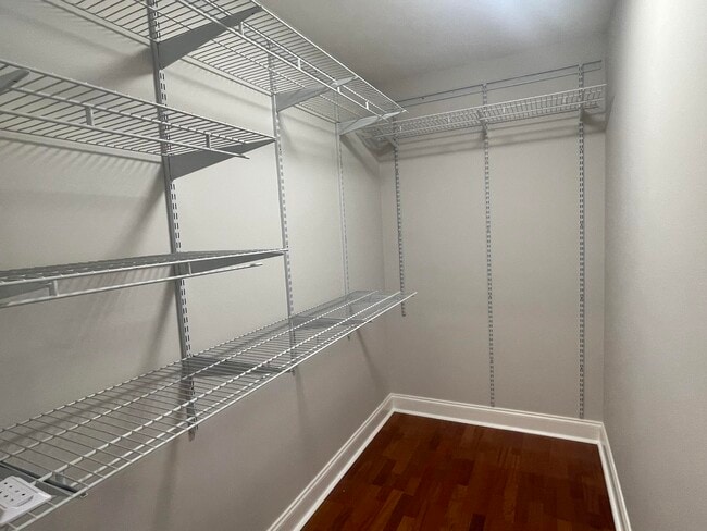 Building Photo - 1624 Oakmont Cir