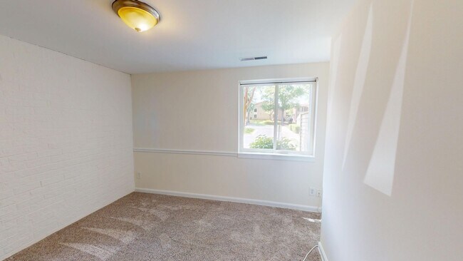 Building Photo - 19437 Brassie Pl