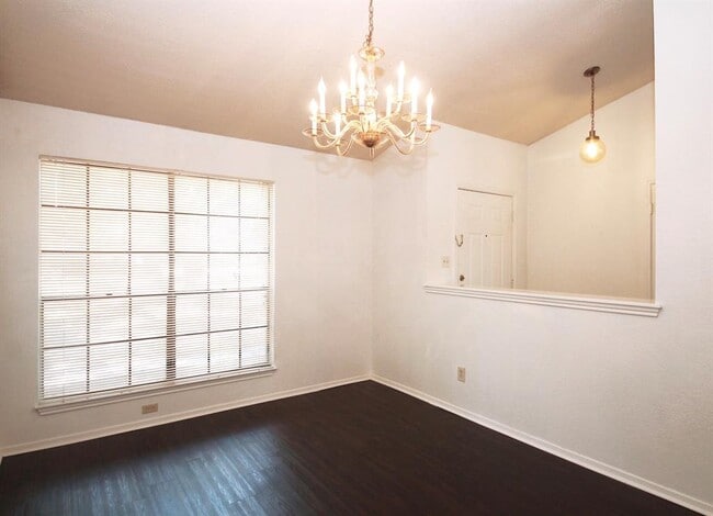 Building Photo - 6503 Heron Dr