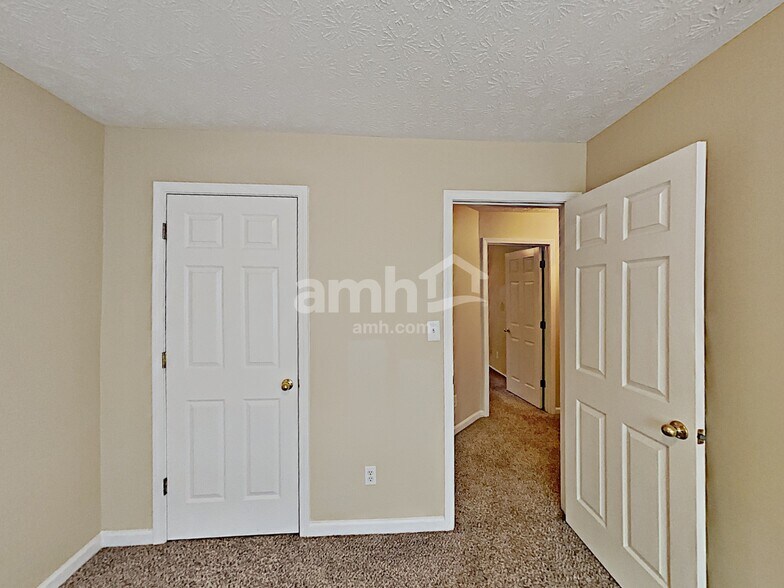 Building Photo - 292 Ridgestone Way SW