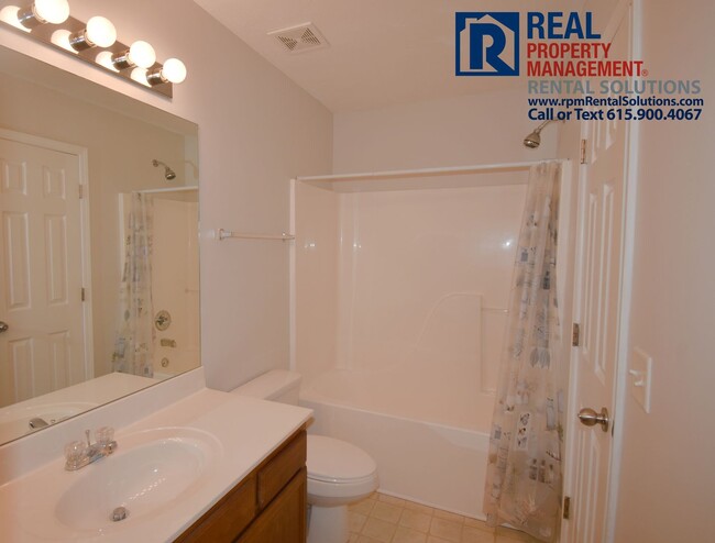 Building Photo - Wonderful 2BR/2.5BA townhome less than 1 m...