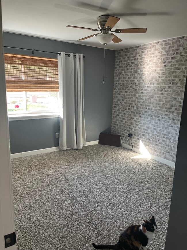 Building Photo - 18454 Walnut St