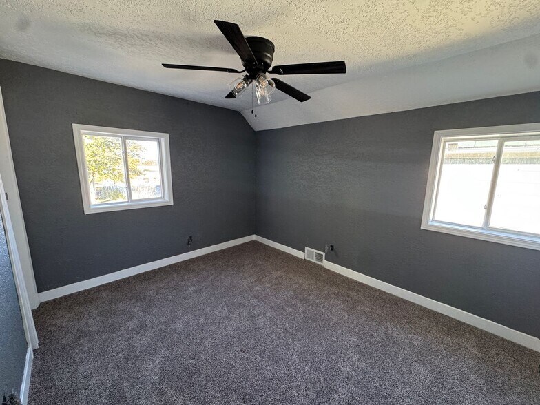 Building Photo - 620 1st Ave