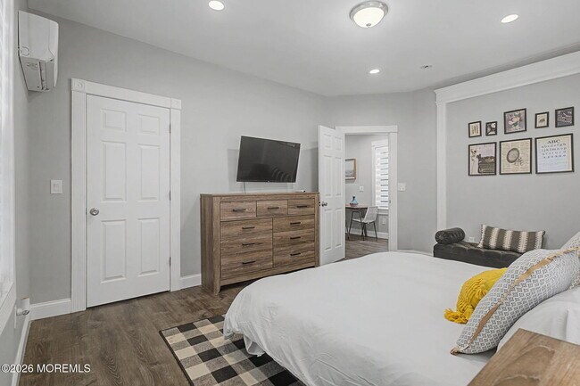 Building Photo - 148 Heck Ave