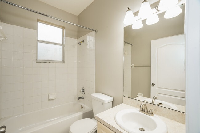 Building Photo - 13206 Beechberry Dr