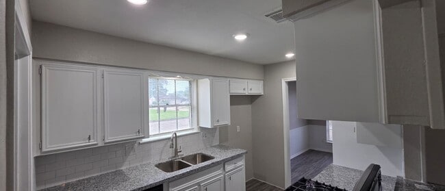 Building Photo - 11122 Thackery Ln