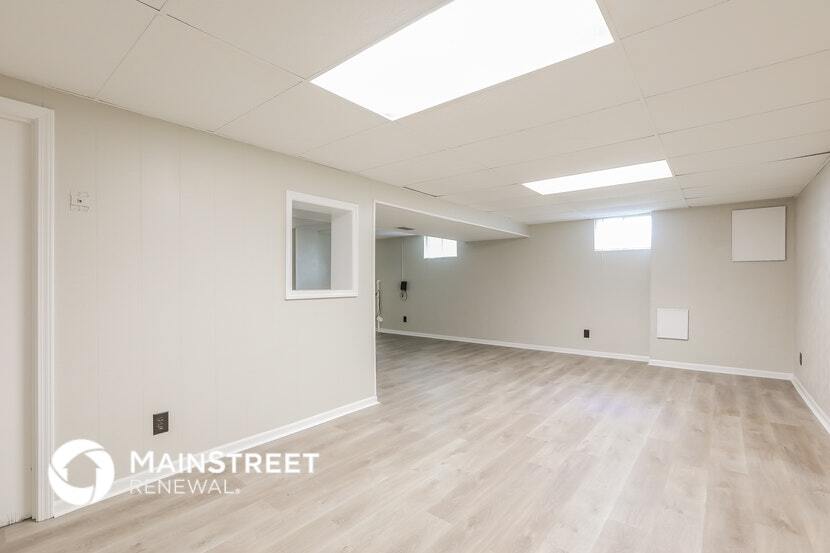 Building Photo - 701 N Redwood Dr