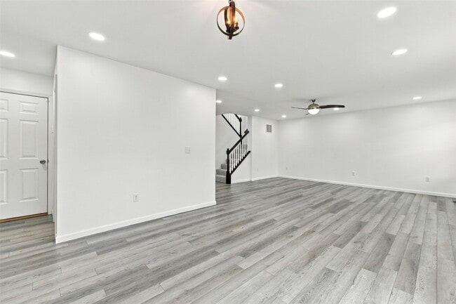 Building Photo - 621 Falling Brook Dr