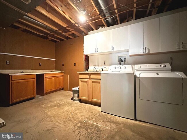 Building Photo - 9799 Mock Orange Ct