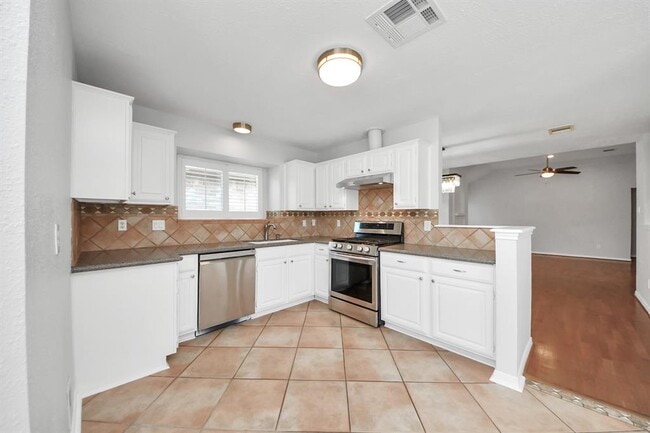 Building Photo - 12407 Meadow Ridge Dr