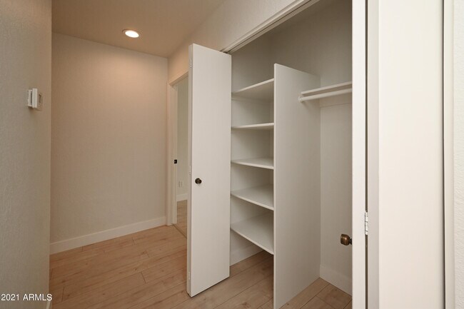 Building Photo - 7301 W Canterbury Dr