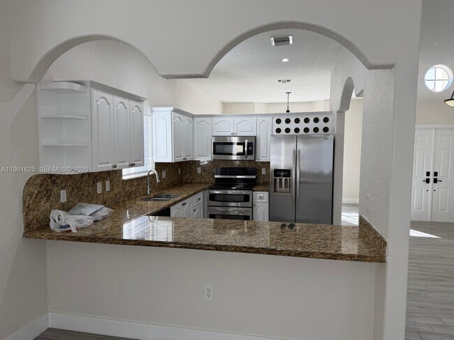 Building Photo - 5521 SW 158th Ct