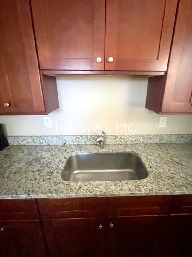 Building Photo - 2202 W Central Blvd