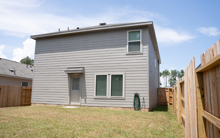 Building Photo - 3018 Mallorca Dr