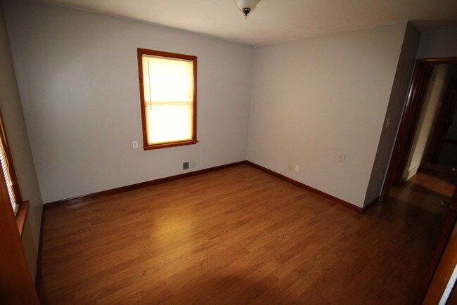 Building Photo - 3 bedroom house with basement