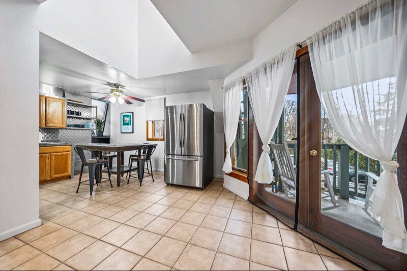 Building Photo - 383 Oxford St