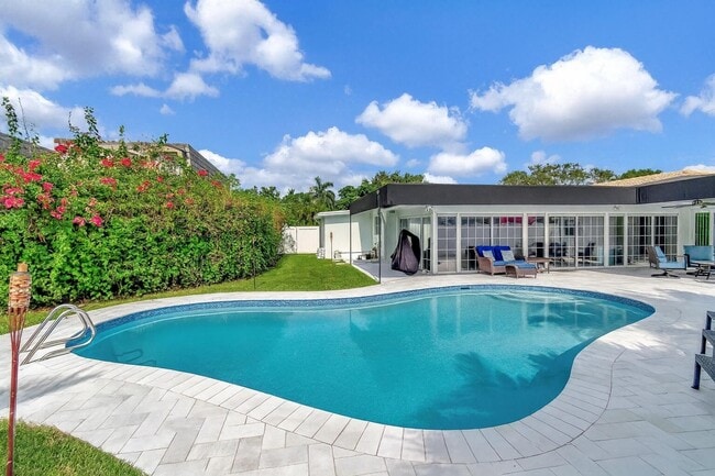 Building Photo - 4450 NE 23rd Ave