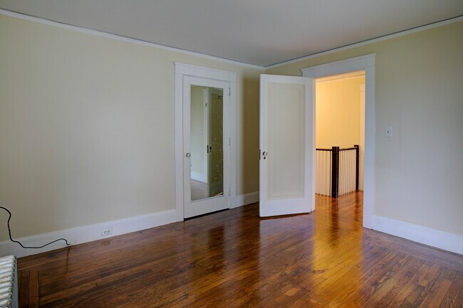 Building Photo - 123 Warren Ave