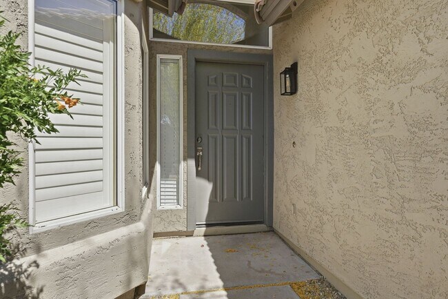 Building Photo - Stunning Home in North Phoenix