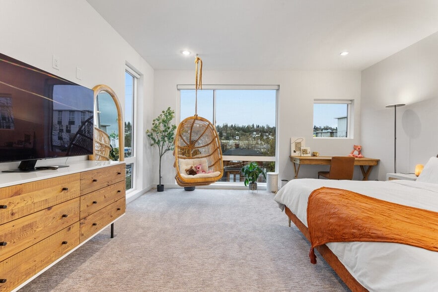 Building Photo - 2433 S Plum St