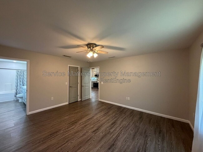Building Photo - 5553 Riviera Dr