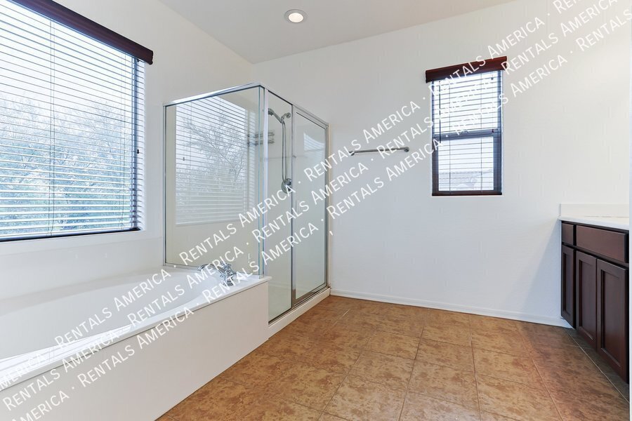 Building Photo - 137 E Carob Dr