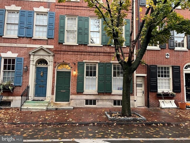 Building Photo - 235 Pine St