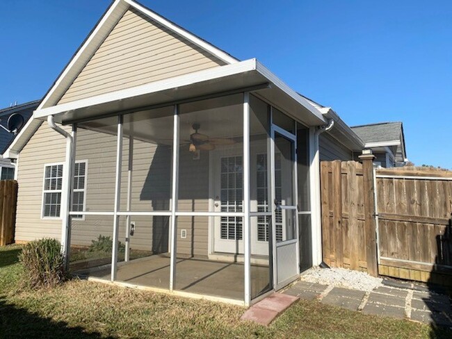 Building Photo - NEWLY UPDATED TWO BEDROOM HOME IN GATED IR...