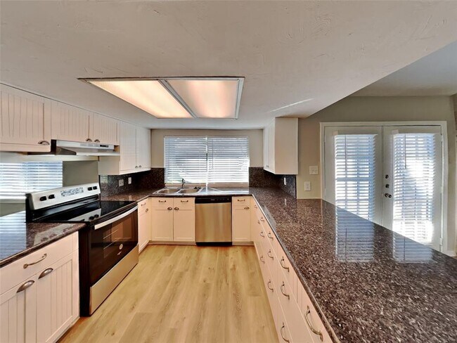 Building Photo - 16135 Deer Lick Dr