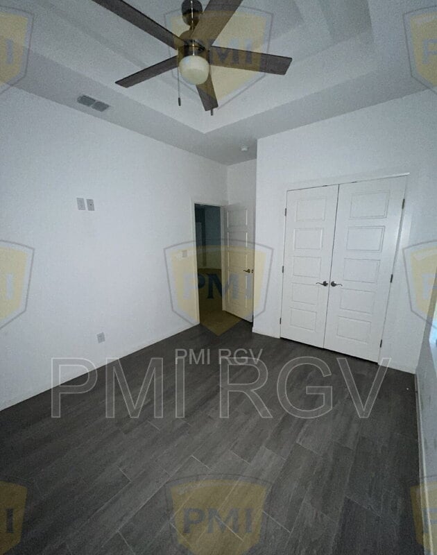 Building Photo - 805 W Garrison Dr
