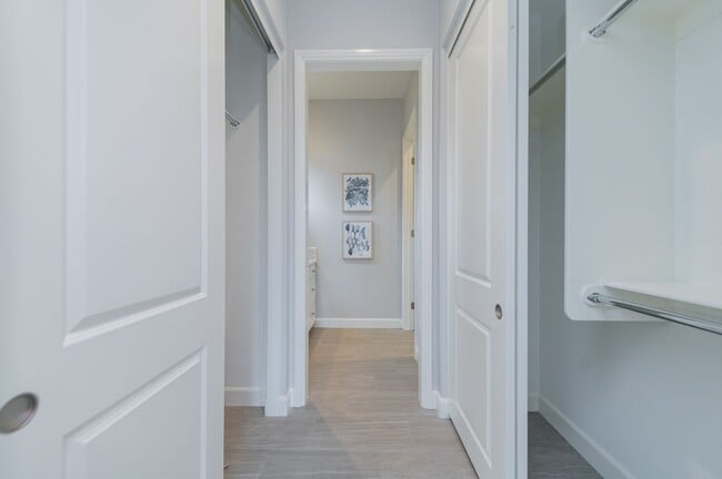 Building Photo - Fully Renovated 2 Bed, 2.5 Bath + Den Single Story Home Available NOW in Eastwood Village in Irvine!