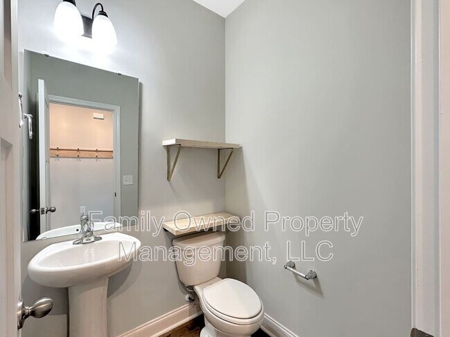 Building Photo - 206 Wathen Dr
