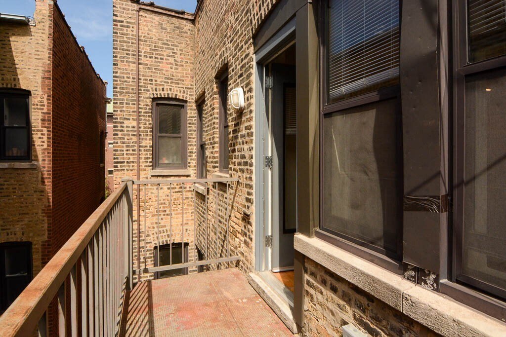 Building Photo - 909 W Dakin St