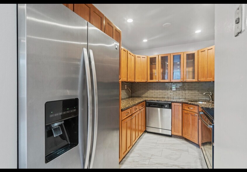 Stainless steel kitchen appliances - 1 Greene St