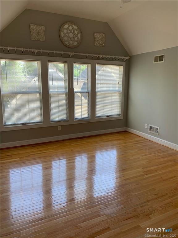 Building Photo - 20 Darien Cl