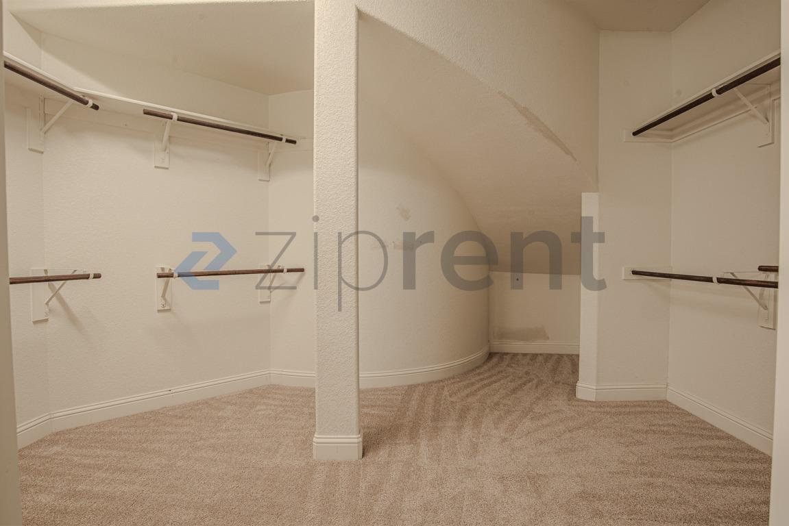 Building Photo - Unit
