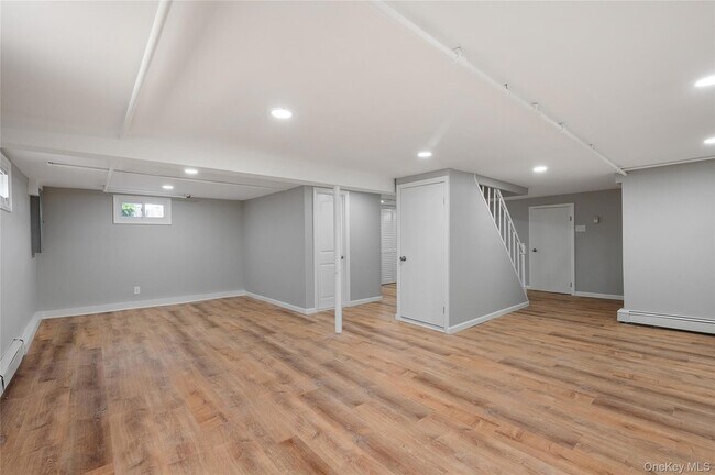 Building Photo - 258 Gilling Rd