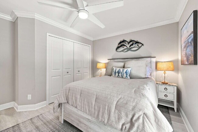 Building Photo - Chateau Vanderbilt 3 bedroom condo with water views.