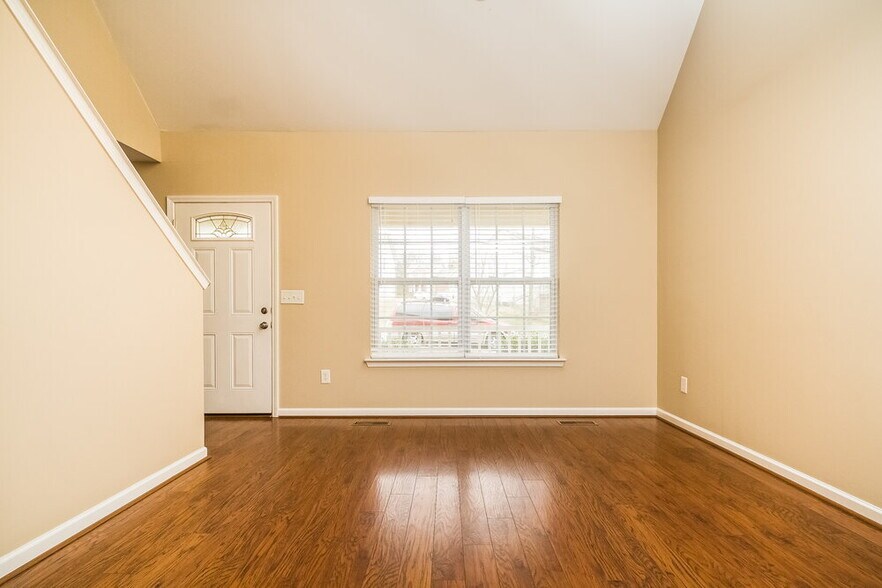Building Photo - 1549 Bridgecrest Dr